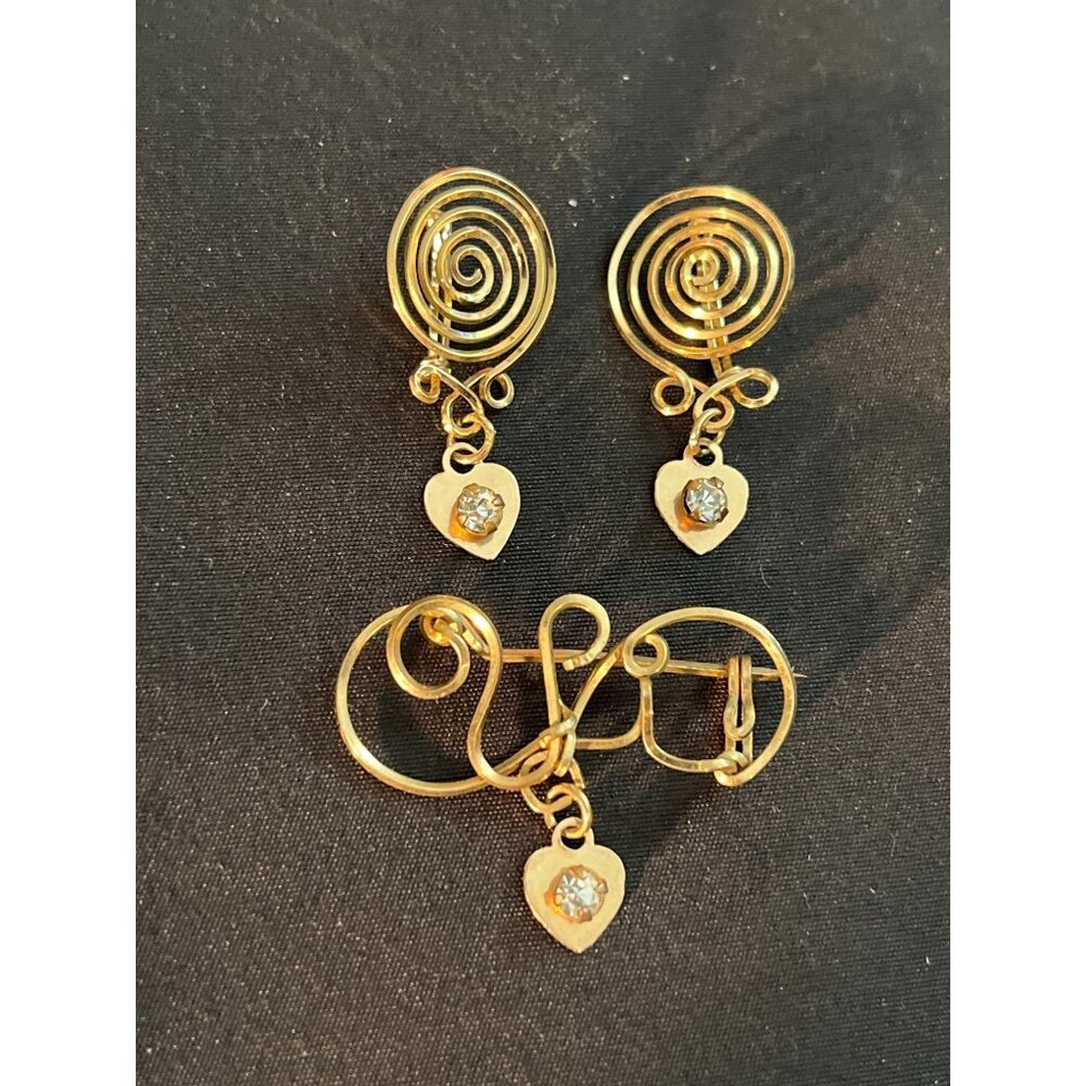 Antique Vitg Gold Swirl Earrings & Brooch with Heart Pendants 3 piece Set 3.1g - Picture 2 of 8
